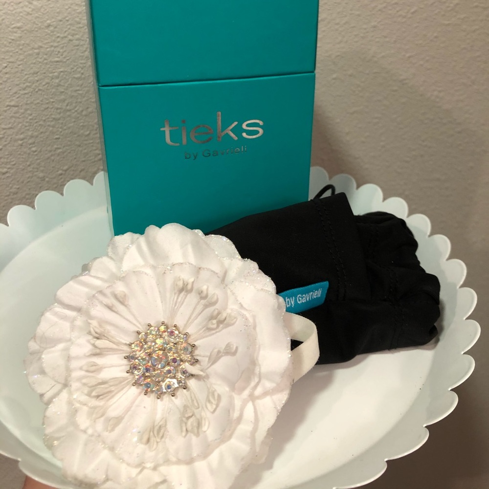 Tieks White Flower, Box And Bag Gem